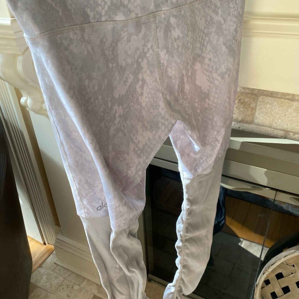 Alo Yoga Goddess Python Colorblock Gray Yoga Legg… - image 4